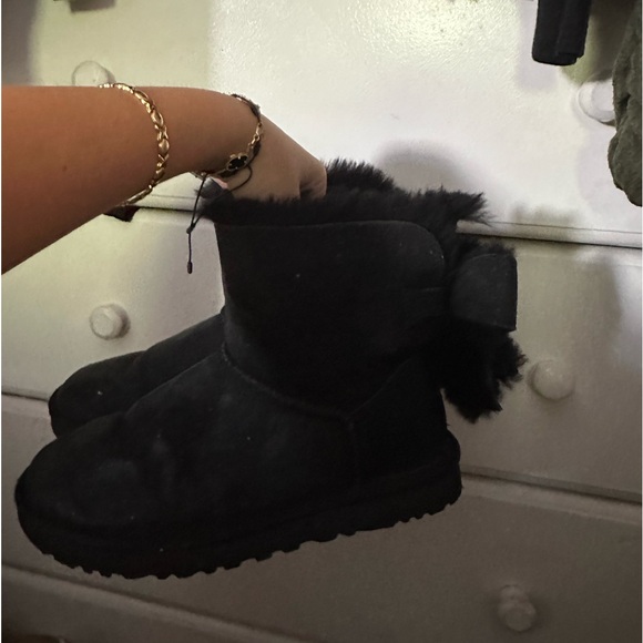 Uggs with Bailey Bows - Picture 1 of 4